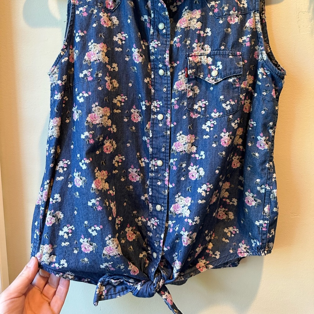 Levi’s Denim Floral Shirt - Picture 3 of 10